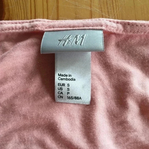 Pink tank top with black sash - Picture 2 of 7